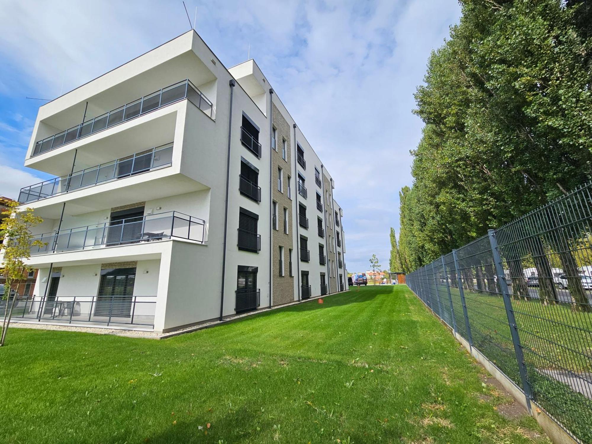 Harmonia Riva Apartman B11 Дунайска-Стреда Экстерьер фото